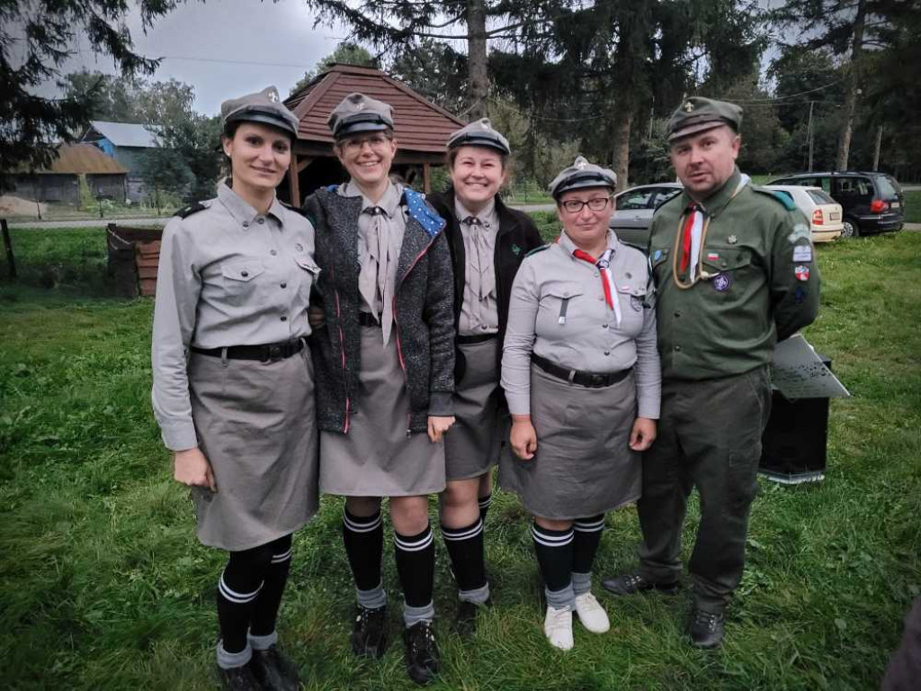 Zuchy zostały harcerzami, harcerze awansowali [ZDJĘCIA]