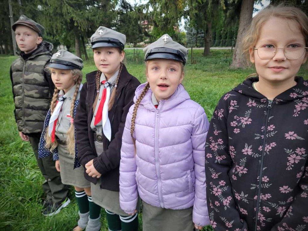 Zuchy zostały harcerzami, harcerze awansowali [ZDJĘCIA]