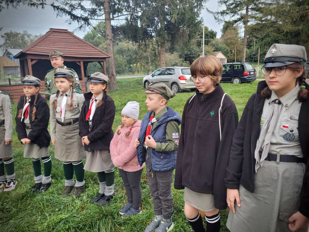 Zuchy zostały harcerzami, harcerze awansowali [ZDJĘCIA]