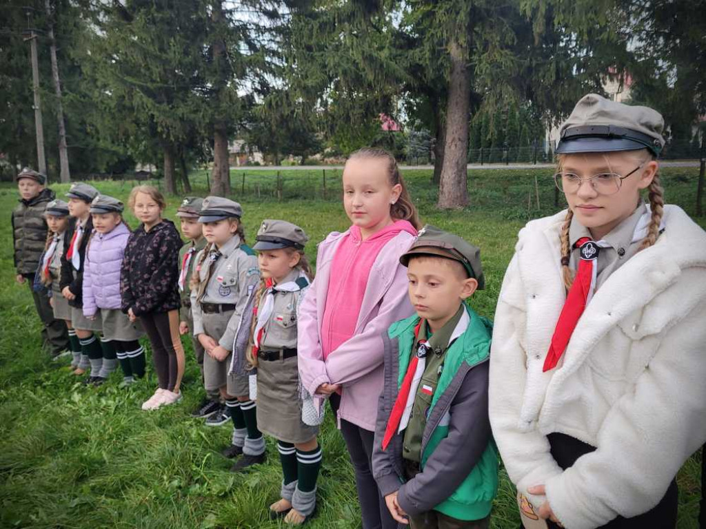 Zuchy zostały harcerzami, harcerze awansowali [ZDJĘCIA]