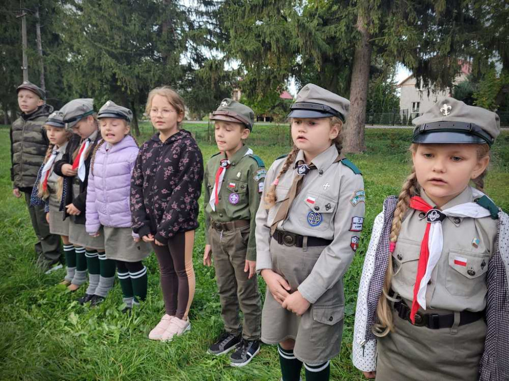 Zuchy zostały harcerzami, harcerze awansowali [ZDJĘCIA]