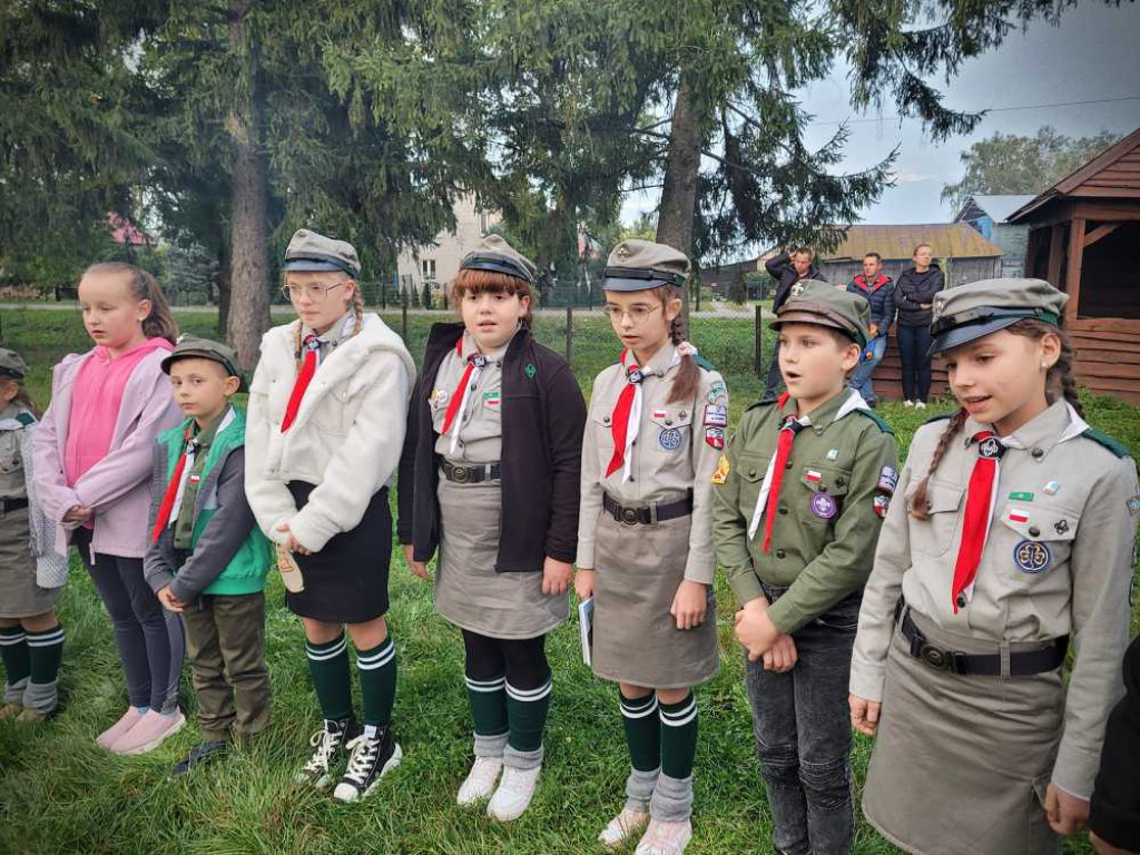 Zuchy zostały harcerzami, harcerze awansowali [ZDJĘCIA]