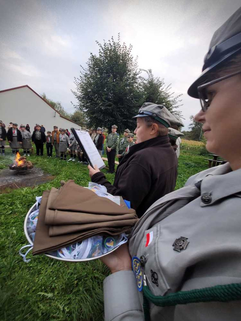 Zuchy zostały harcerzami, harcerze awansowali [ZDJĘCIA]
