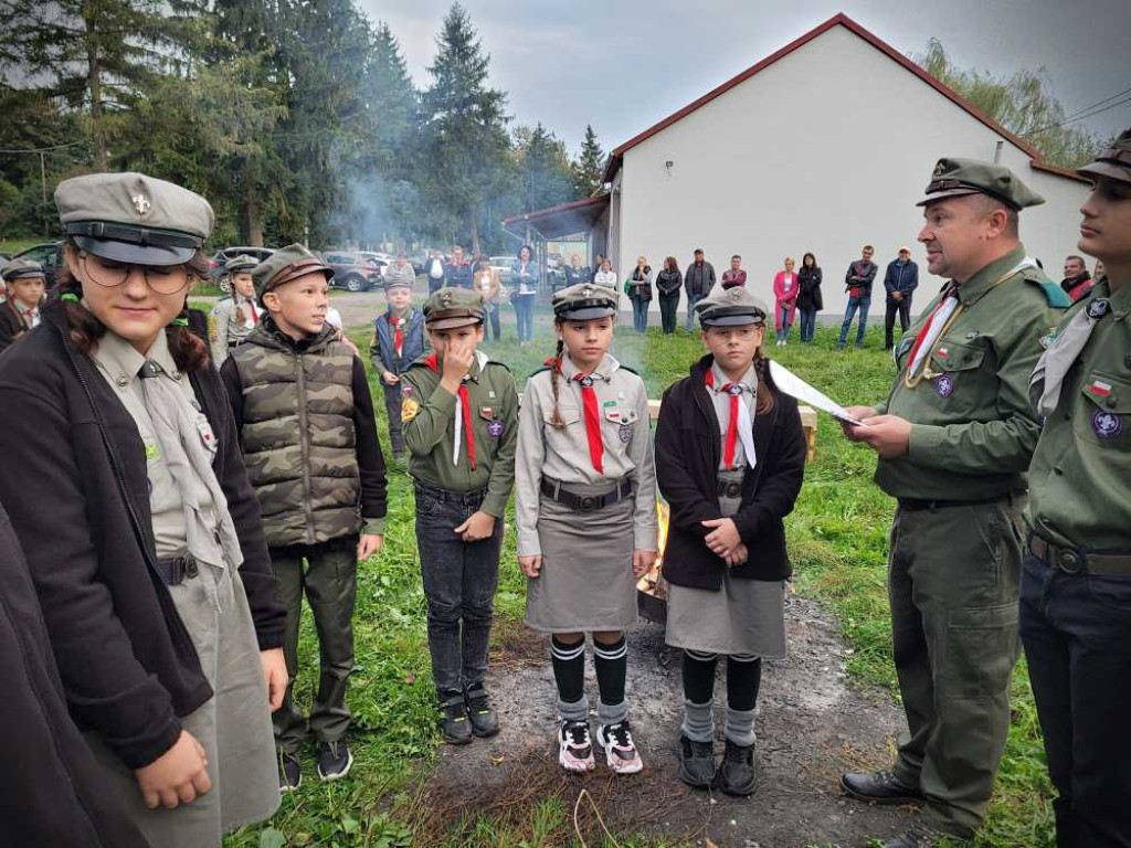 Zuchy zostały harcerzami, harcerze awansowali [ZDJĘCIA]