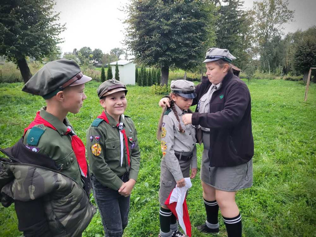 Zuchy zostały harcerzami, harcerze awansowali [ZDJĘCIA]