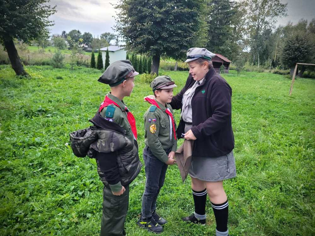 Zuchy zostały harcerzami, harcerze awansowali [ZDJĘCIA]