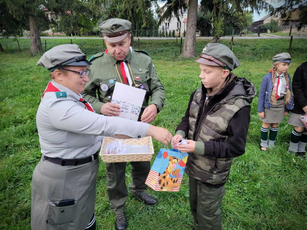 Zuchy zostały harcerzami, harcerze awansowali [ZDJĘCIA]