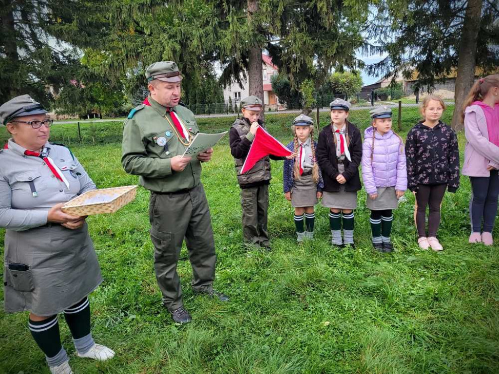 Zuchy zostały harcerzami, harcerze awansowali [ZDJĘCIA]