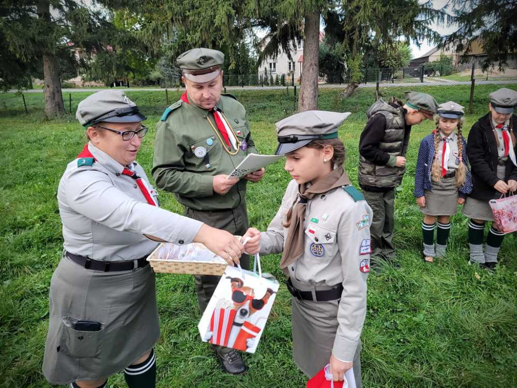 Zuchy zostały harcerzami, harcerze awansowali [ZDJĘCIA]