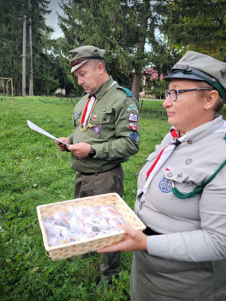 Zuchy zostały harcerzami, harcerze awansowali [ZDJĘCIA]