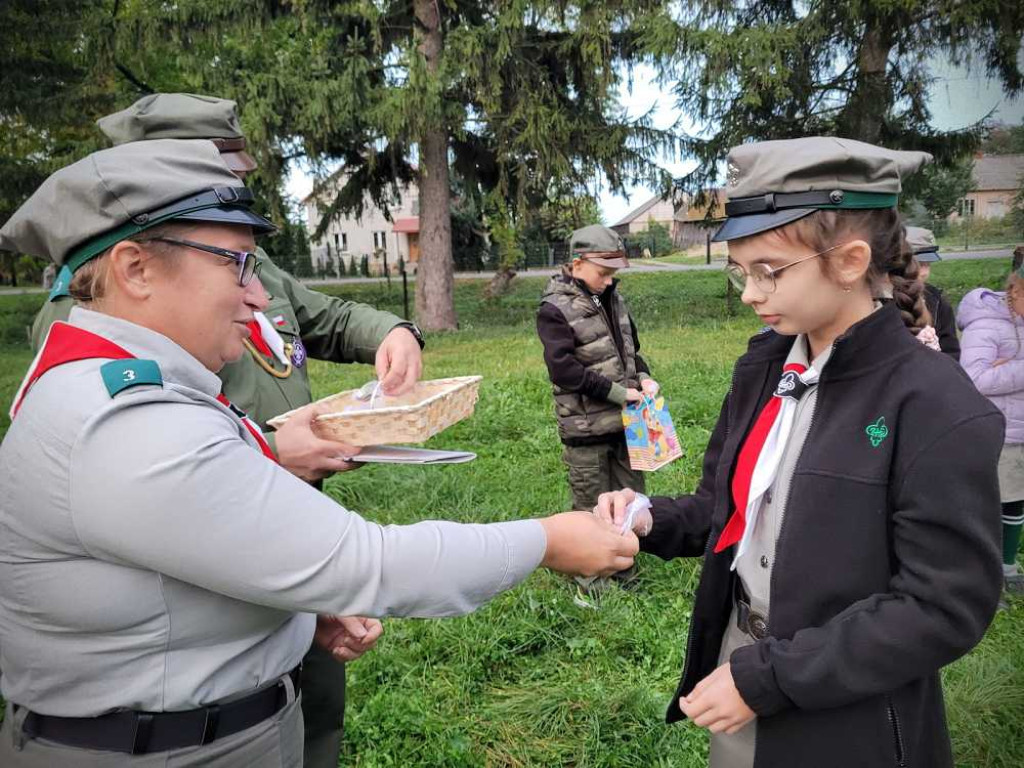 Zuchy zostały harcerzami, harcerze awansowali [ZDJĘCIA]