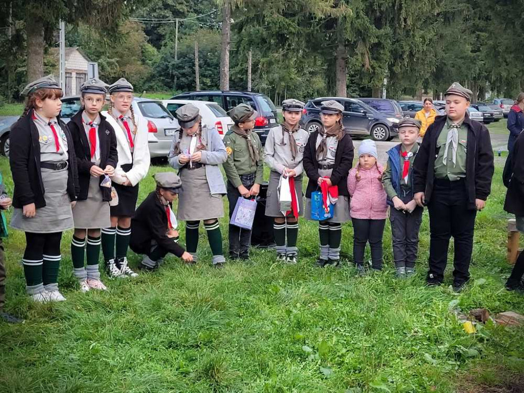 Zuchy zostały harcerzami, harcerze awansowali [ZDJĘCIA]