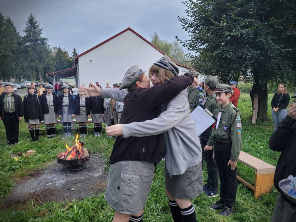 Zuchy zostały harcerzami, harcerze awansowali [ZDJĘCIA]
