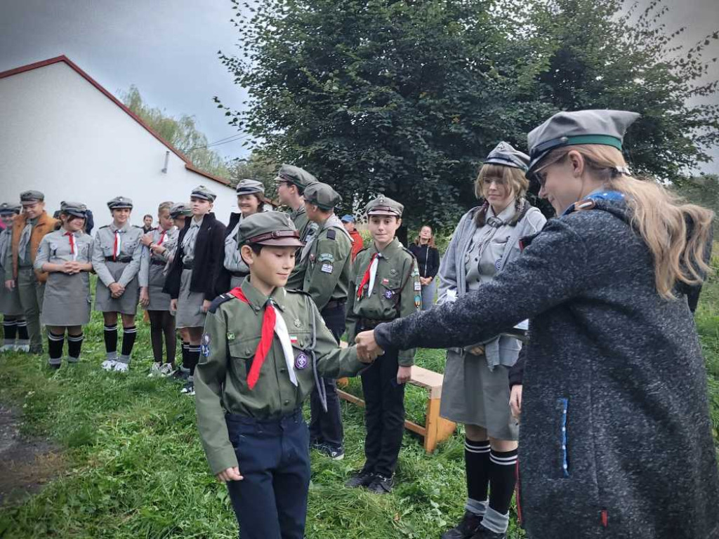 Zuchy zostały harcerzami, harcerze awansowali [ZDJĘCIA]