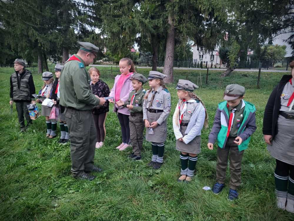 Zuchy zostały harcerzami, harcerze awansowali [ZDJĘCIA]