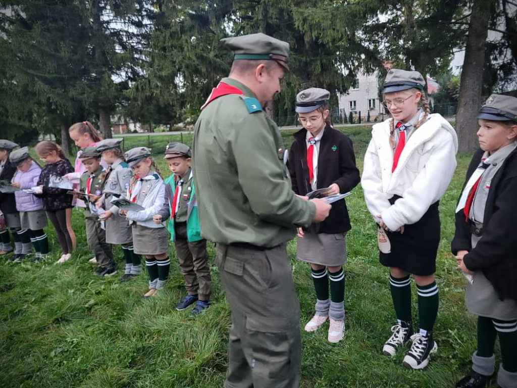 Zuchy zostały harcerzami, harcerze awansowali [ZDJĘCIA]