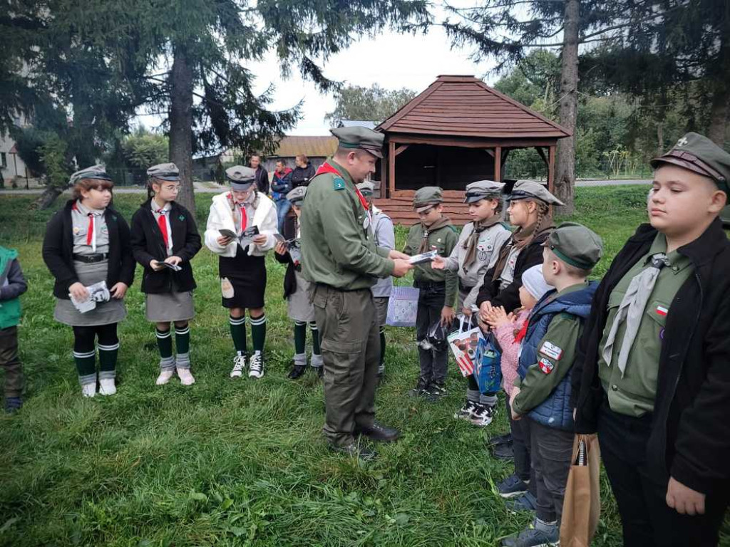 Zuchy zostały harcerzami, harcerze awansowali [ZDJĘCIA]