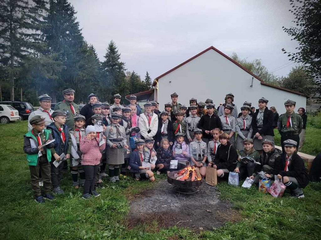 Zuchy zostały harcerzami, harcerze awansowali [ZDJĘCIA]