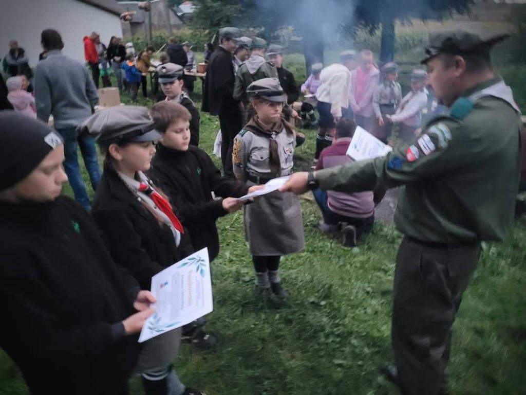 Zuchy zostały harcerzami, harcerze awansowali [ZDJĘCIA]
