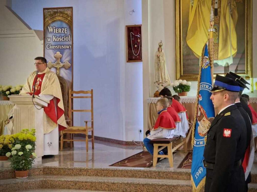 Hrubieszowskie Zaduszki Strażackie. Odznaka Św. Floriana dla śp. dh. Wiesława Ślepko [ZDJĘCIA]