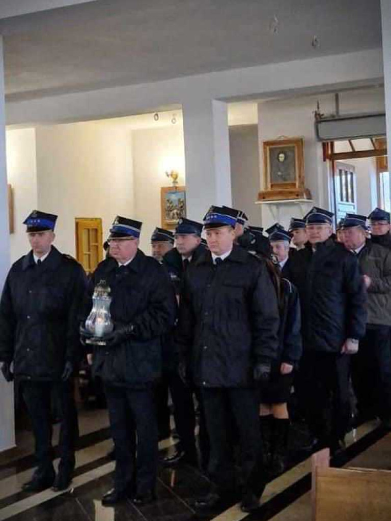 Hrubieszowskie Zaduszki Strażackie. Odznaka Św. Floriana dla śp. dh. Wiesława Ślepko [ZDJĘCIA]