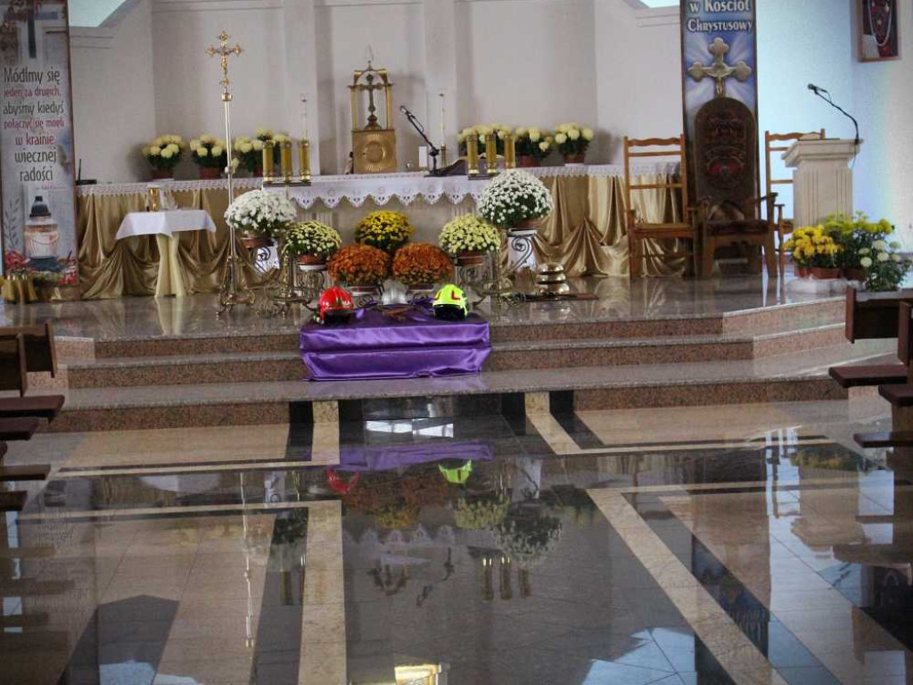Hrubieszowskie Zaduszki Strażackie. Odznaka Św. Floriana dla śp. dh. Wiesława Ślepko [ZDJĘCIA]