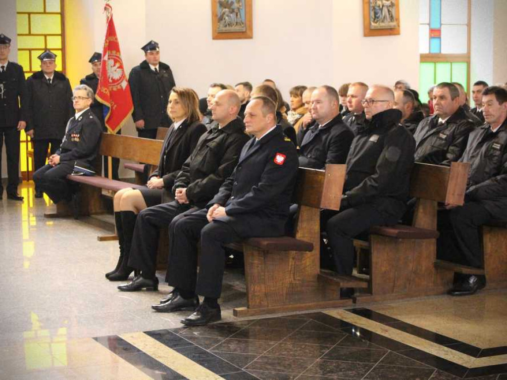 Hrubieszowskie Zaduszki Strażackie. Odznaka Św. Floriana dla śp. dh. Wiesława Ślepko [ZDJĘCIA]
