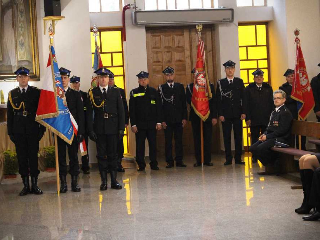 Hrubieszowskie Zaduszki Strażackie. Odznaka Św. Floriana dla śp. dh. Wiesława Ślepko [ZDJĘCIA]