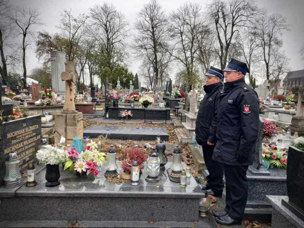Hrubieszowskie Zaduszki Strażackie. Odznaka Św. Floriana dla śp. dh. Wiesława Ślepko [ZDJĘCIA]