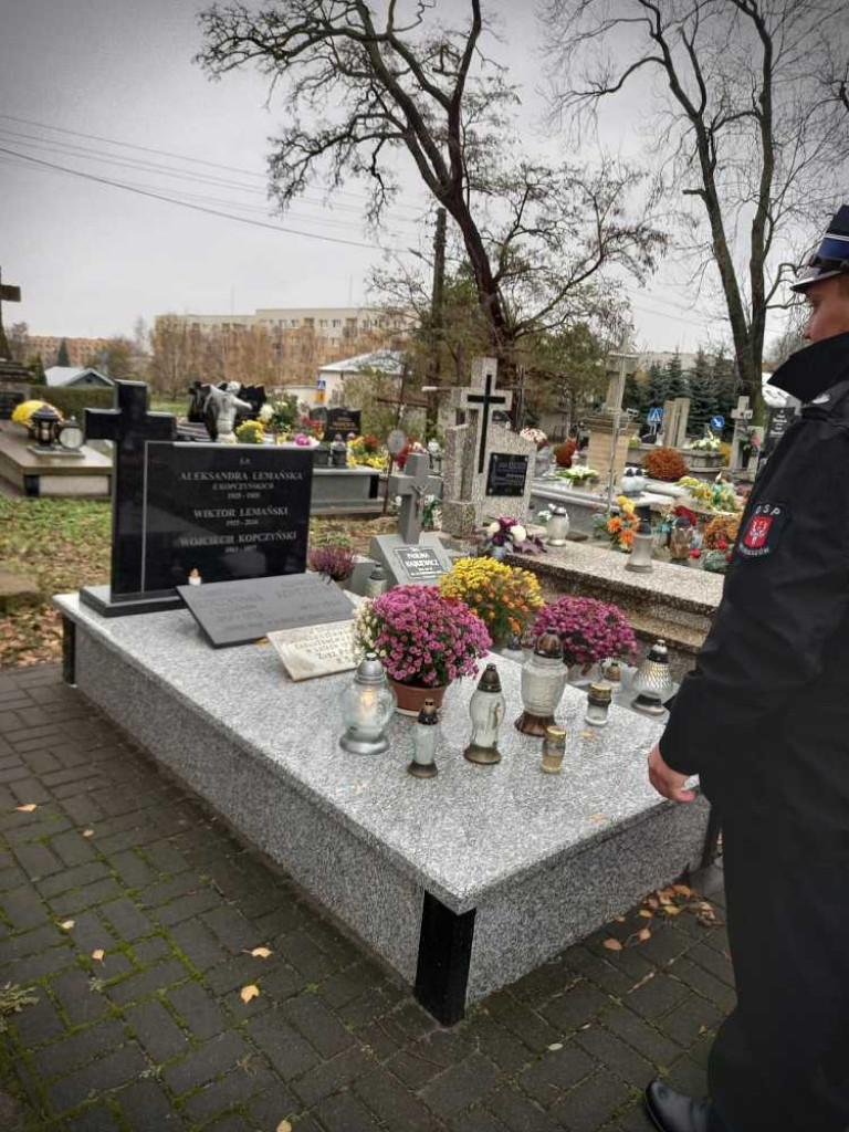 Hrubieszowskie Zaduszki Strażackie. Odznaka Św. Floriana dla śp. dh. Wiesława Ślepko [ZDJĘCIA]