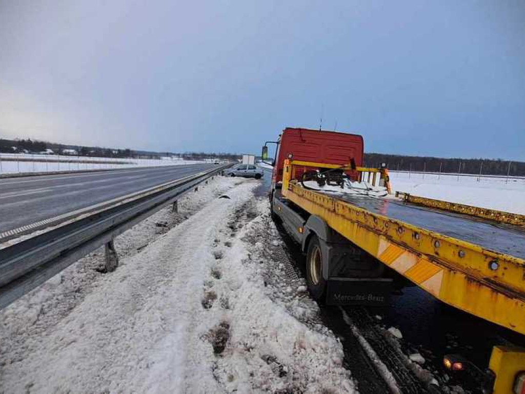 Groźny wypadek na S-19 z udziałem 3 pojazdów [ZDJĘCIA]