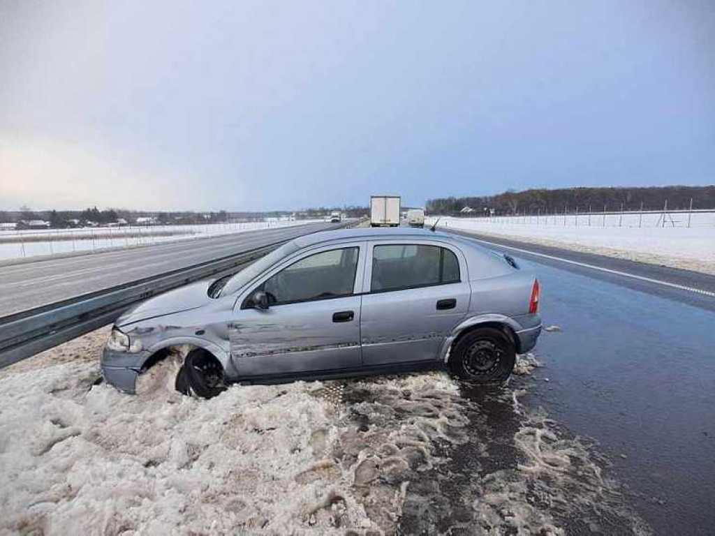Groźny wypadek na S-19 z udziałem 3 pojazdów [ZDJĘCIA]