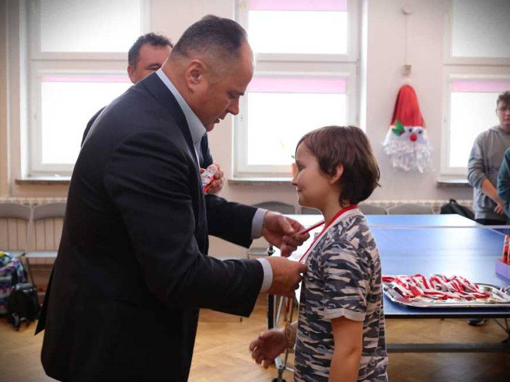 Mikołajkowy turniej tenisa stołowego [ZDJĘCIA]