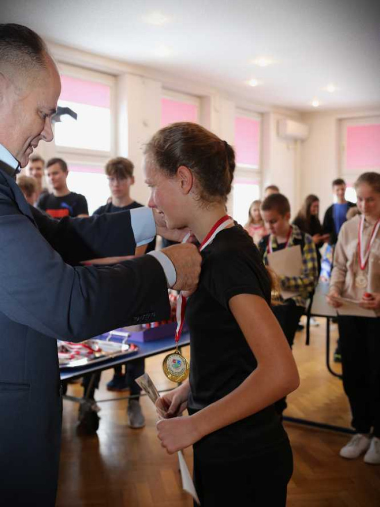 Mikołajkowy turniej tenisa stołowego [ZDJĘCIA]
