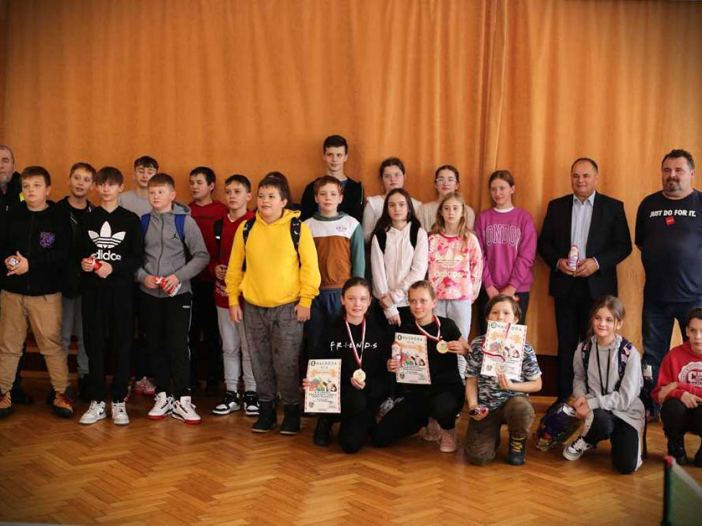 Mikołajkowy turniej tenisa stołowego [ZDJĘCIA]