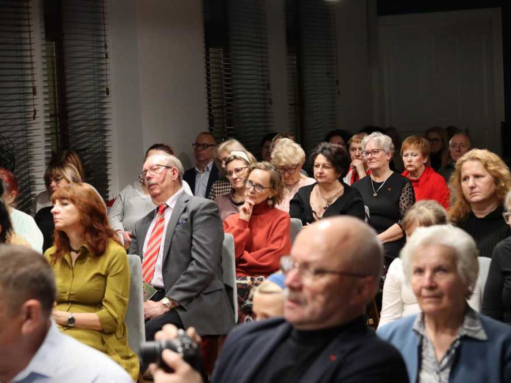 Hrubieszów: Spotkanie autorskie z Małgorzatą Skowron. 20-lecie pracy twórczej poetki [ZDJĘCIA]