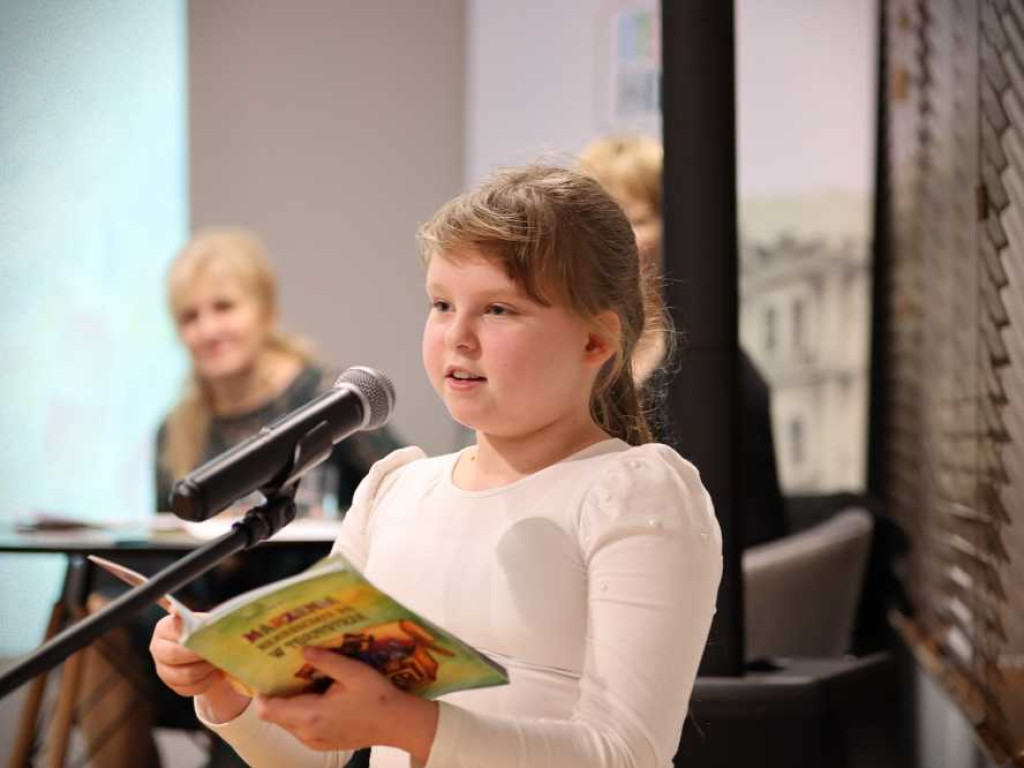 Hrubieszów: Spotkanie autorskie z Małgorzatą Skowron. 20-lecie pracy twórczej poetki [ZDJĘCIA]
