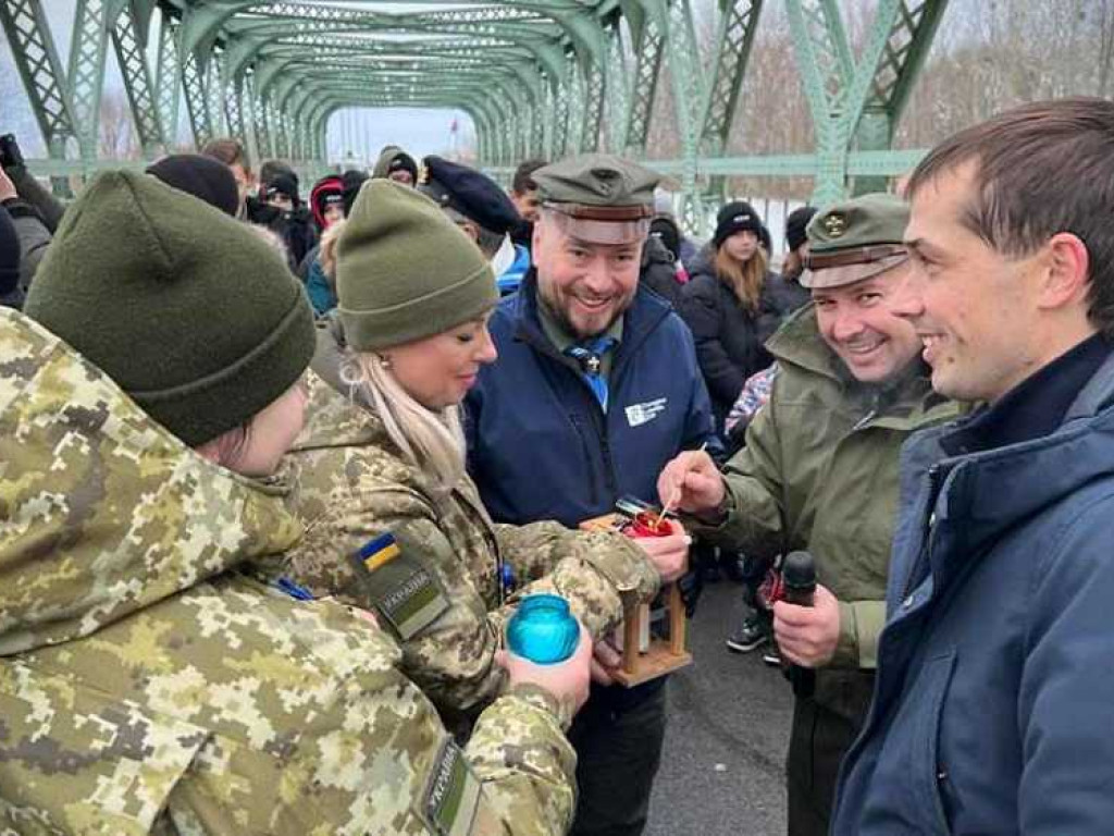 Hrubieszowscy harcerze przekazali Betlejemskiego Światła Pokoju [ZDJĘCIA, WIDEO]