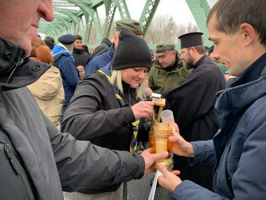 Hrubieszowscy harcerze przekazali Betlejemskiego Światła Pokoju [ZDJĘCIA, WIDEO]