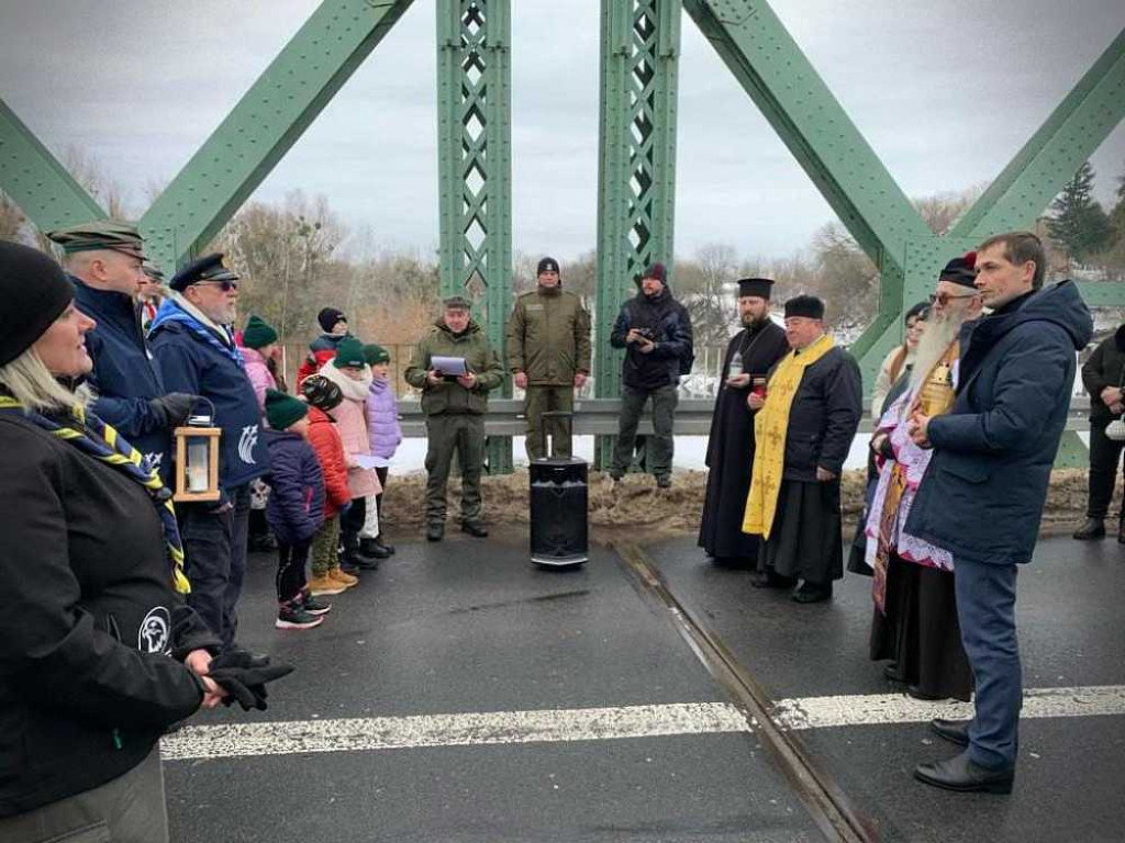 Hrubieszowscy harcerze przekazali Betlejemskiego Światła Pokoju [ZDJĘCIA, WIDEO]