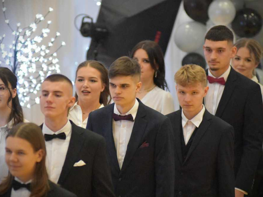 Hrubieszów: Studniówka w Staszicu [ZDJĘCIA]