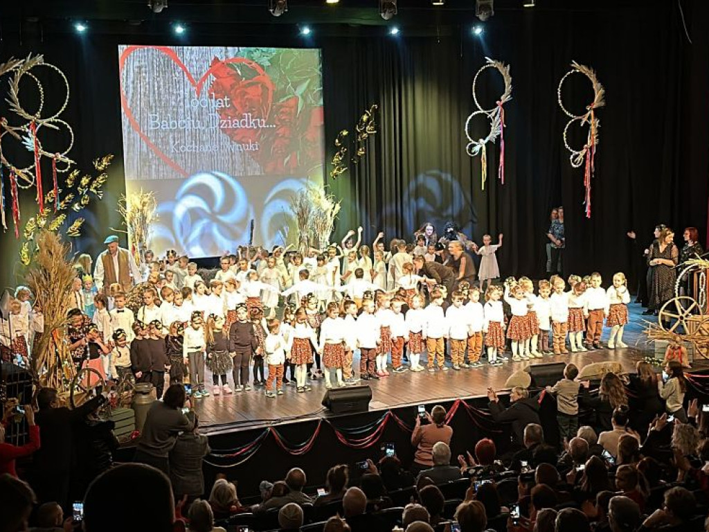 Hrubieszów: Dzieci dla babci i dziadków [ZDJĘCIA]