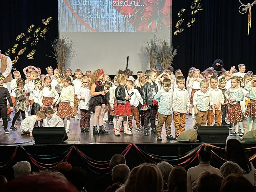 Hrubieszów: Dzieci dla babci i dziadków [ZDJĘCIA]