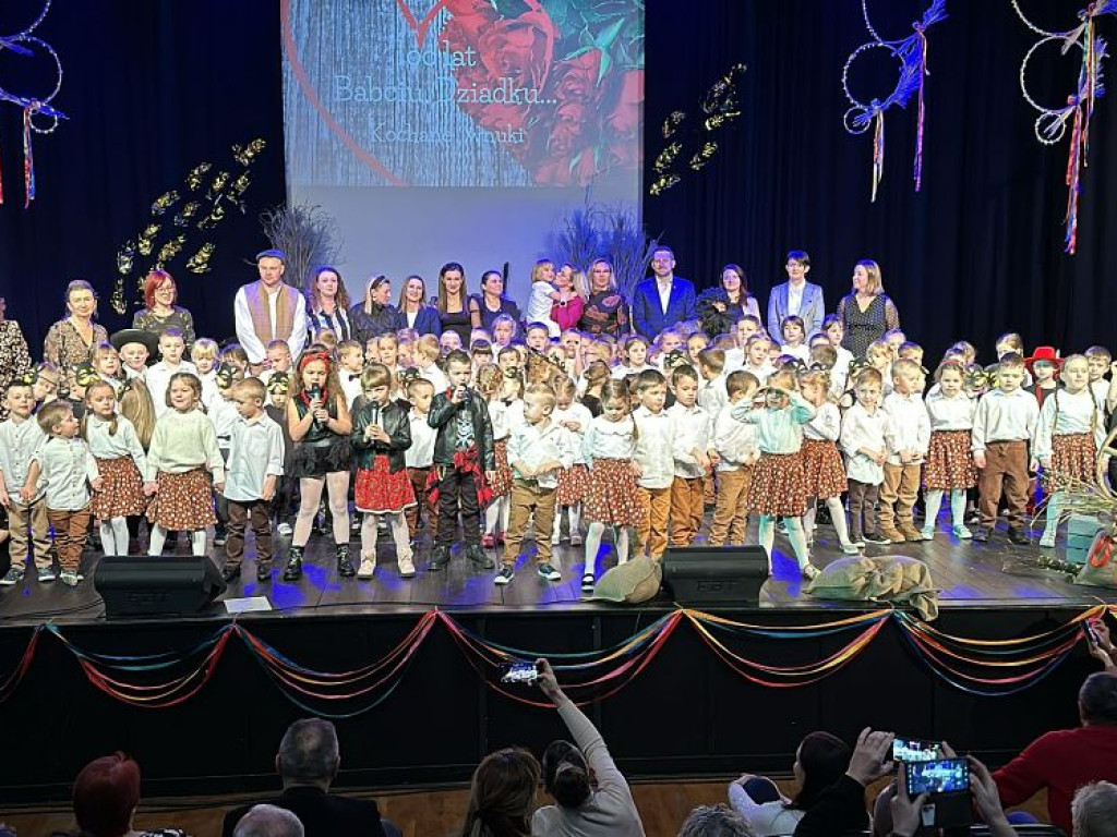 Hrubieszów: Dzieci dla babci i dziadków [ZDJĘCIA]