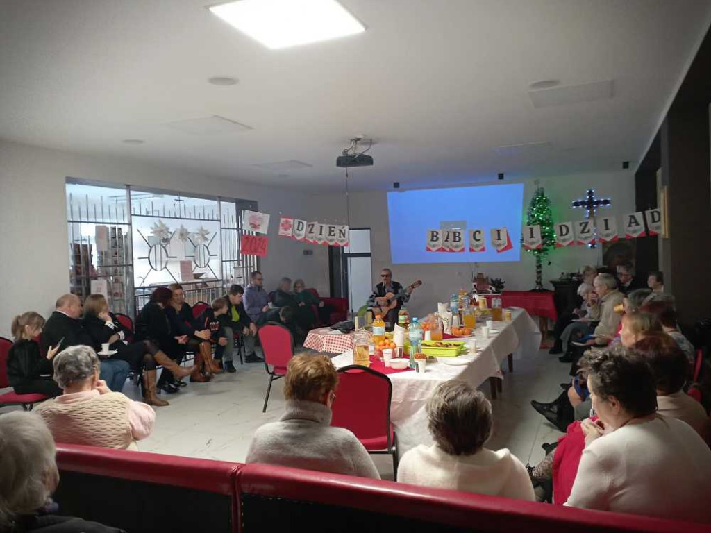 Hrubieszów: Dzień Babci i Dziadka z Caritas [ZDJĘCIA]