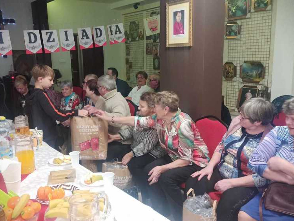 Hrubieszów: Dzień Babci i Dziadka z Caritas [ZDJĘCIA]