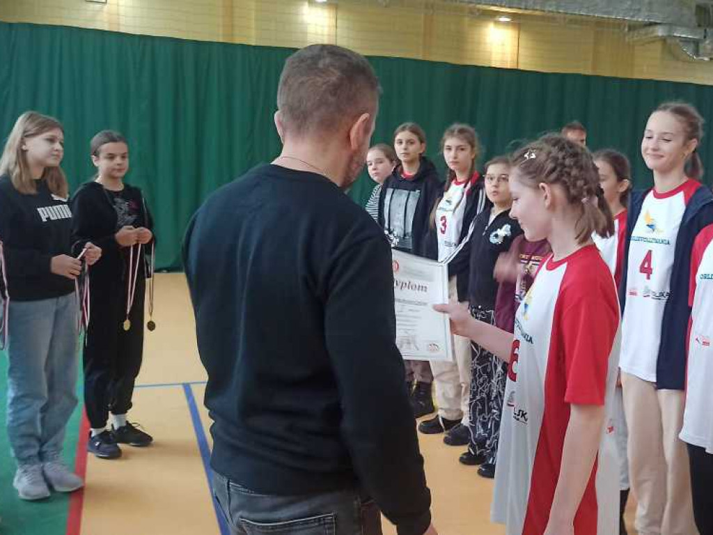 Dziewczęta z Dołhobyczowa mistrzyniami powiatu w mini siatkówce [ZDJĘCIA]