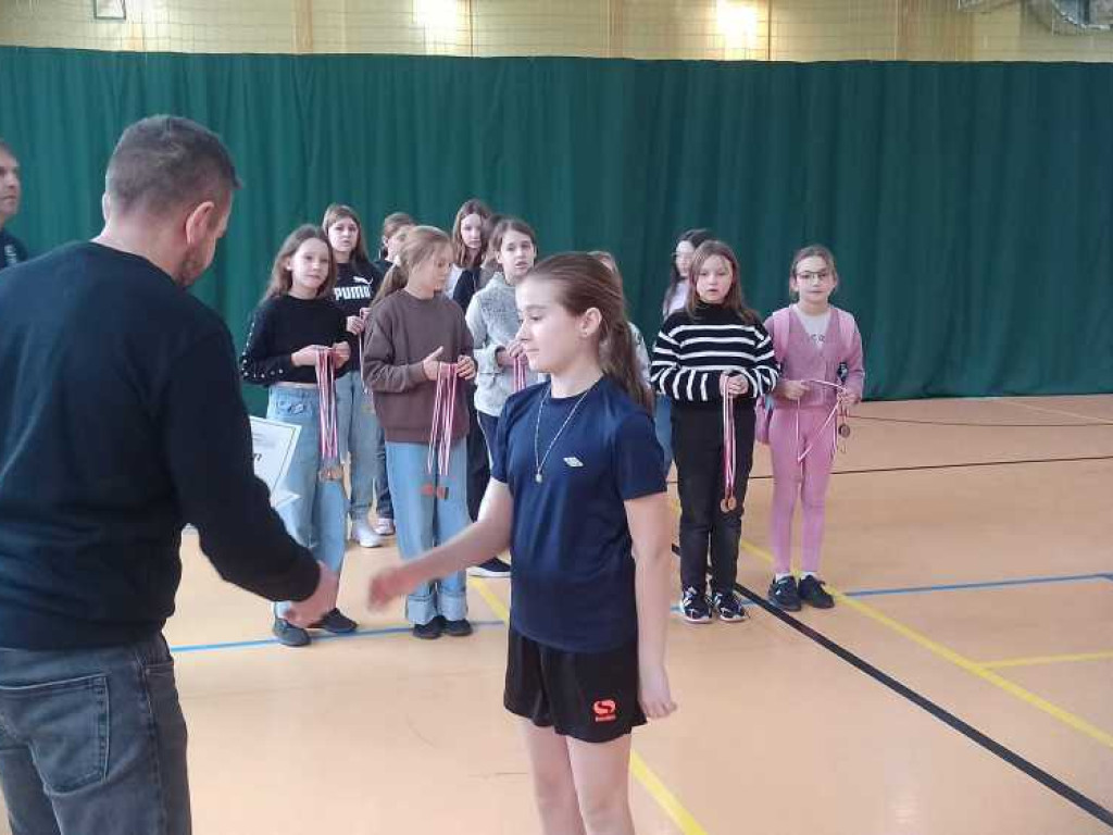 Dziewczęta z Dołhobyczowa mistrzyniami powiatu w mini siatkówce [ZDJĘCIA]