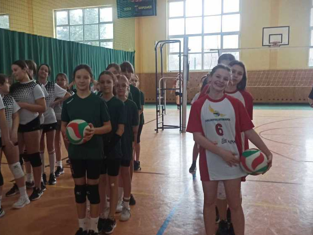 Dziewczęta z Dołhobyczowa mistrzyniami powiatu w mini siatkówce [ZDJĘCIA]