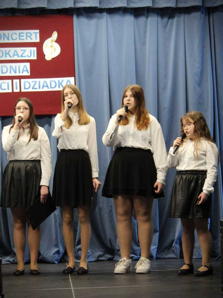 Koncert z okazji Dnia Babci i Dziadka [ZDJĘCIA]
